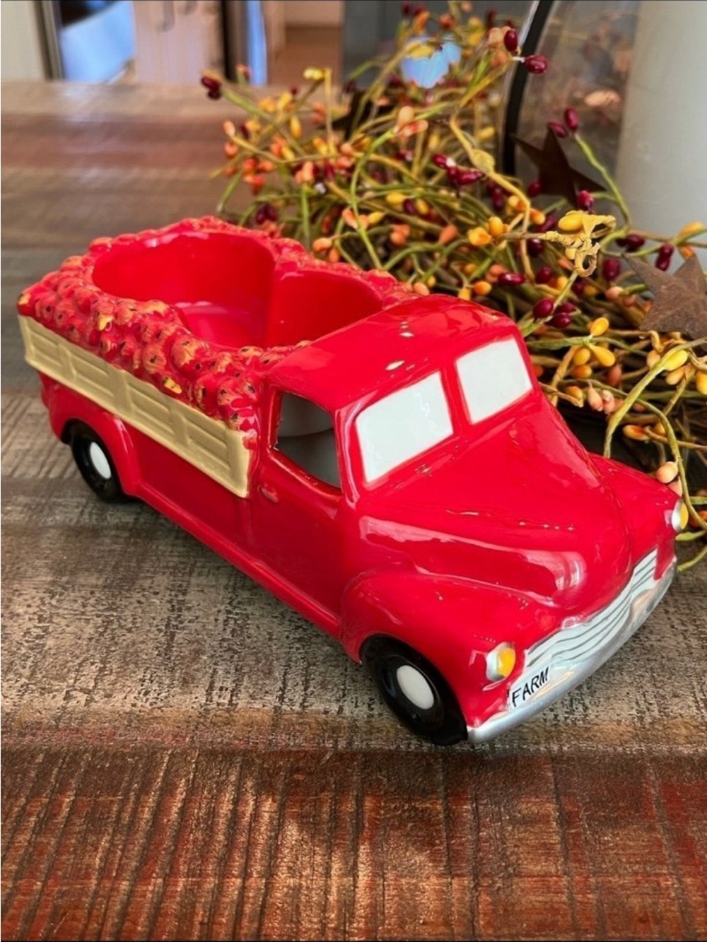 NEW Yankee Candle RED APPLE 🍎 TRUCK 🛻 Tea Light Holder!